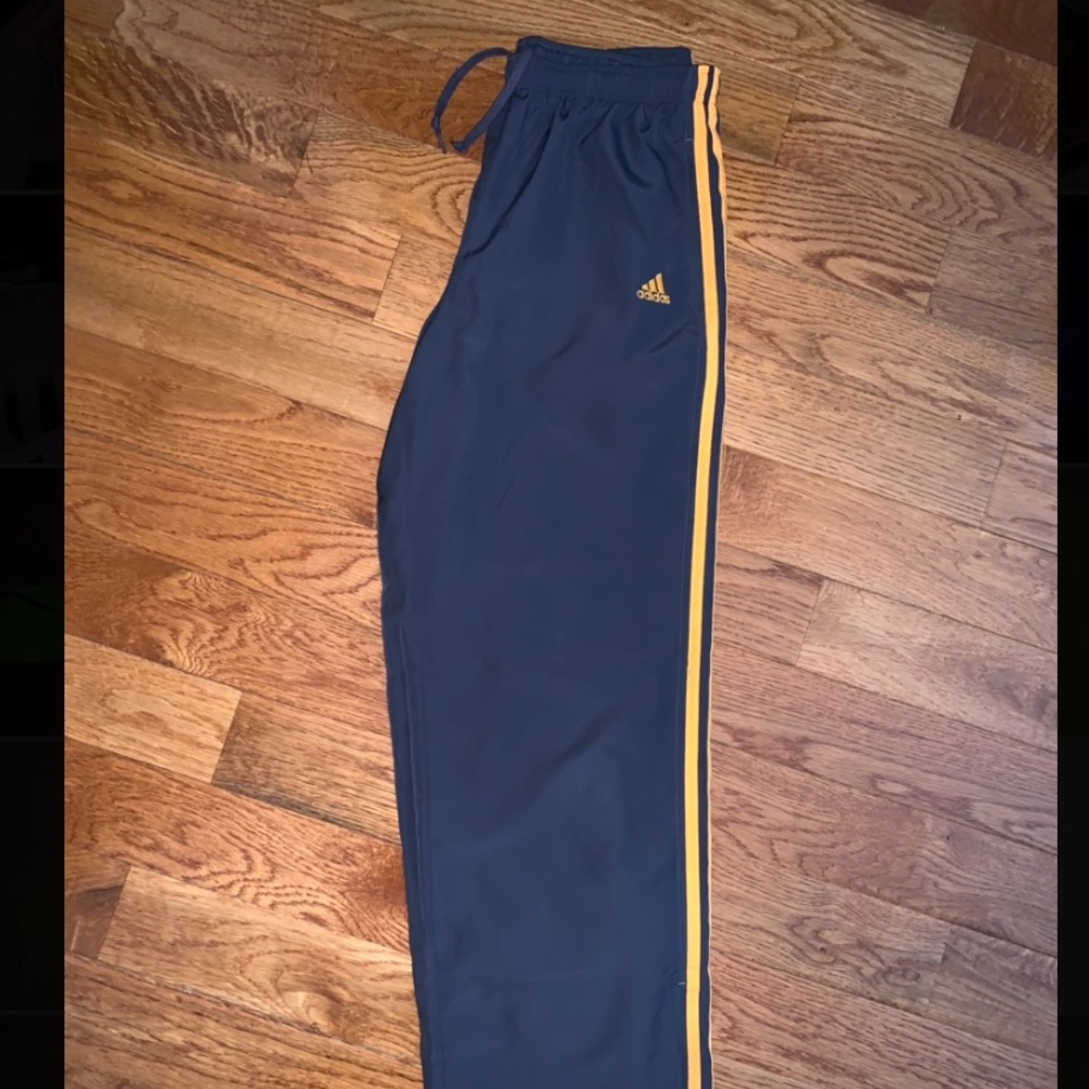 ADIDAS sweatpants with yellow stripes !